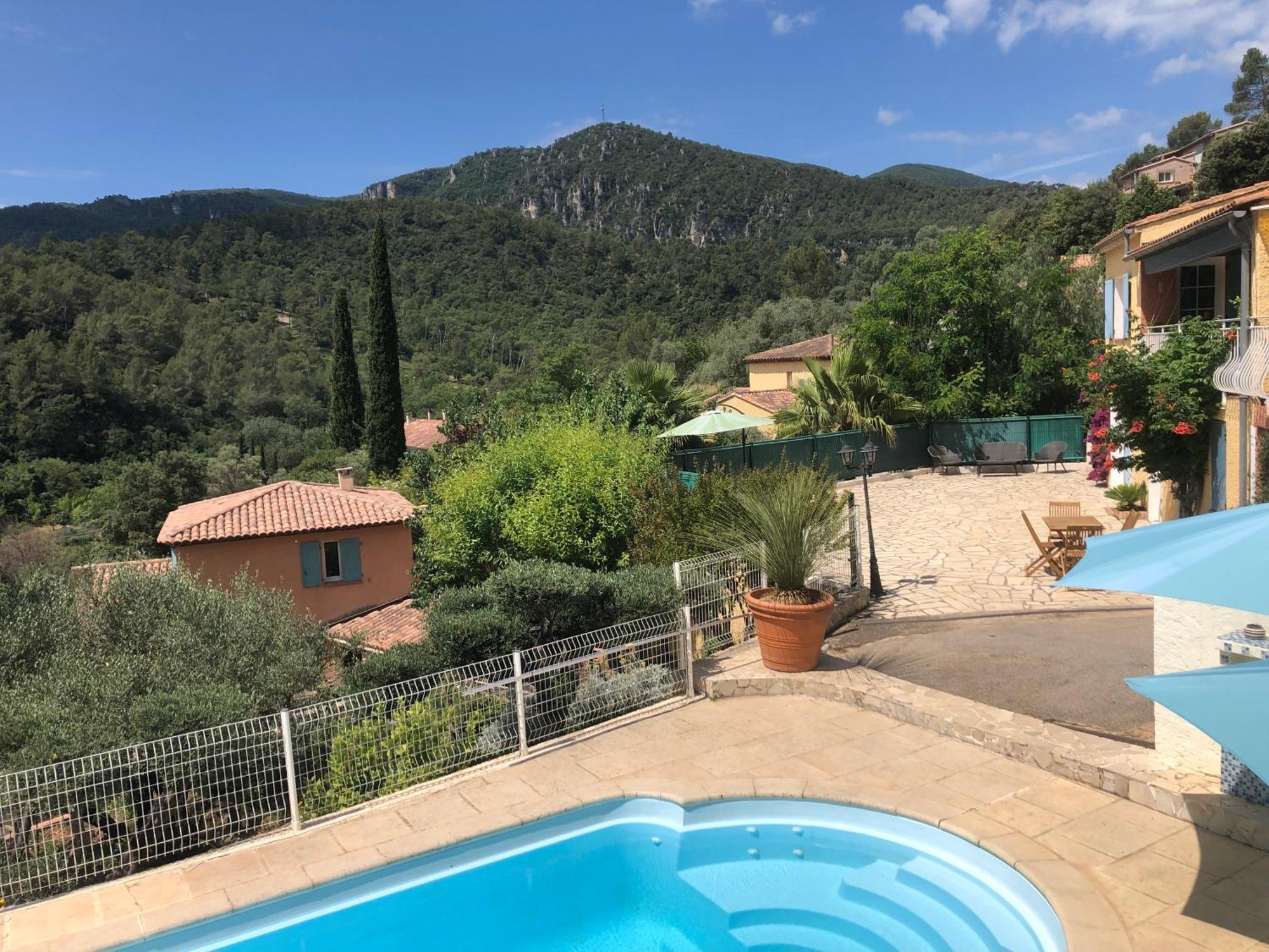 Appartement Dans La Colline Belgentier Esterno foto